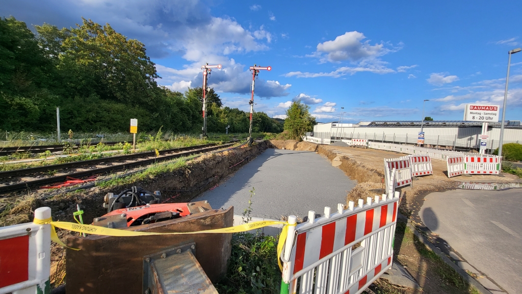 Dieses Bild hat ein leeres Alt-Attribut. Der Dateiname ist 23-08-07_Ahrtalbahn-Baustelle-Elektronisches-Stellwerk-Foto-Goergler_185822.jpg